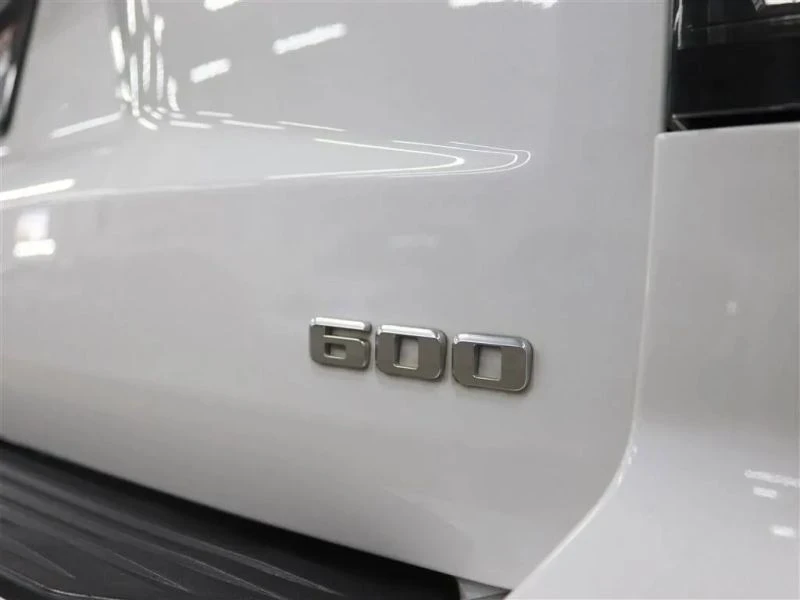 2021 Cadillac Escalade 5th Gen - Image 8 of 12