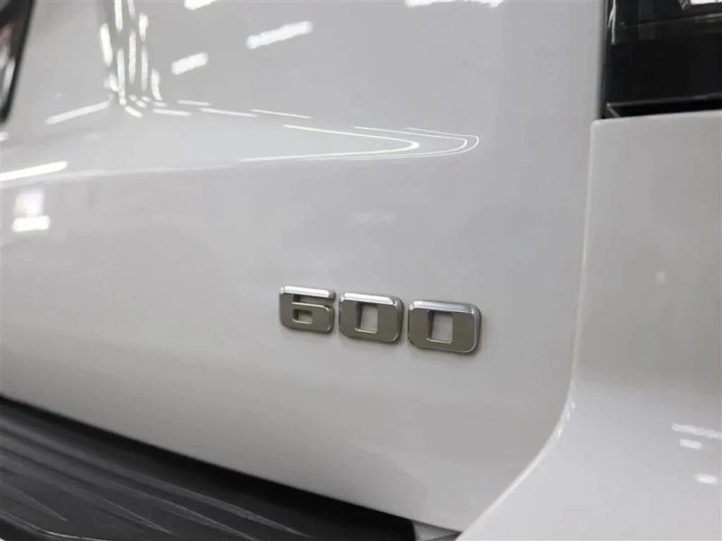 2021 Cadillac Escalade 5th Gen - Image 8 of 12