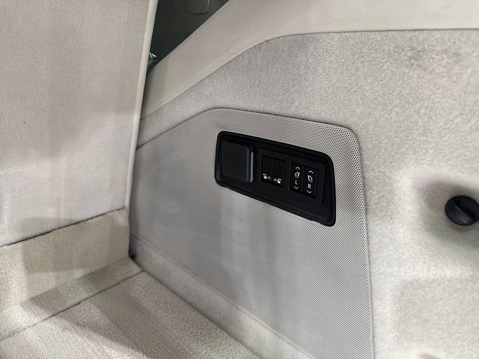 2021 Cadillac Escalade 5th Gen - Image 18 of 21