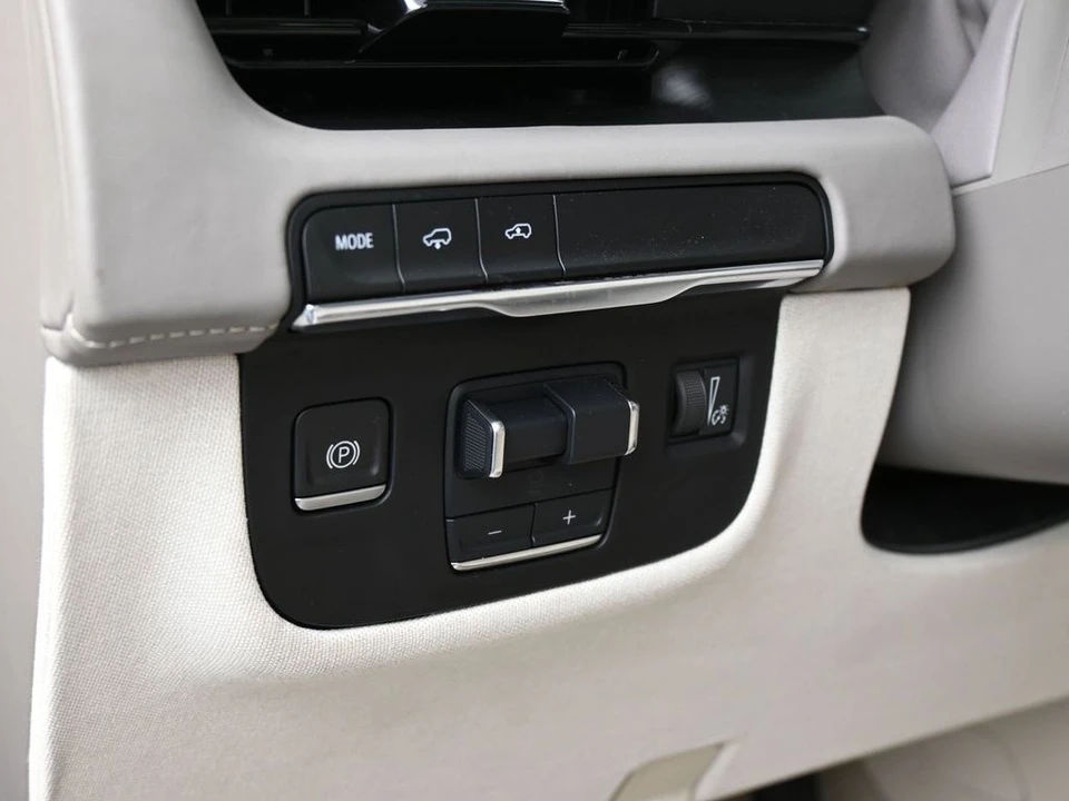 2021 Cadillac Escalade 5th Gen - Image 16 of 21