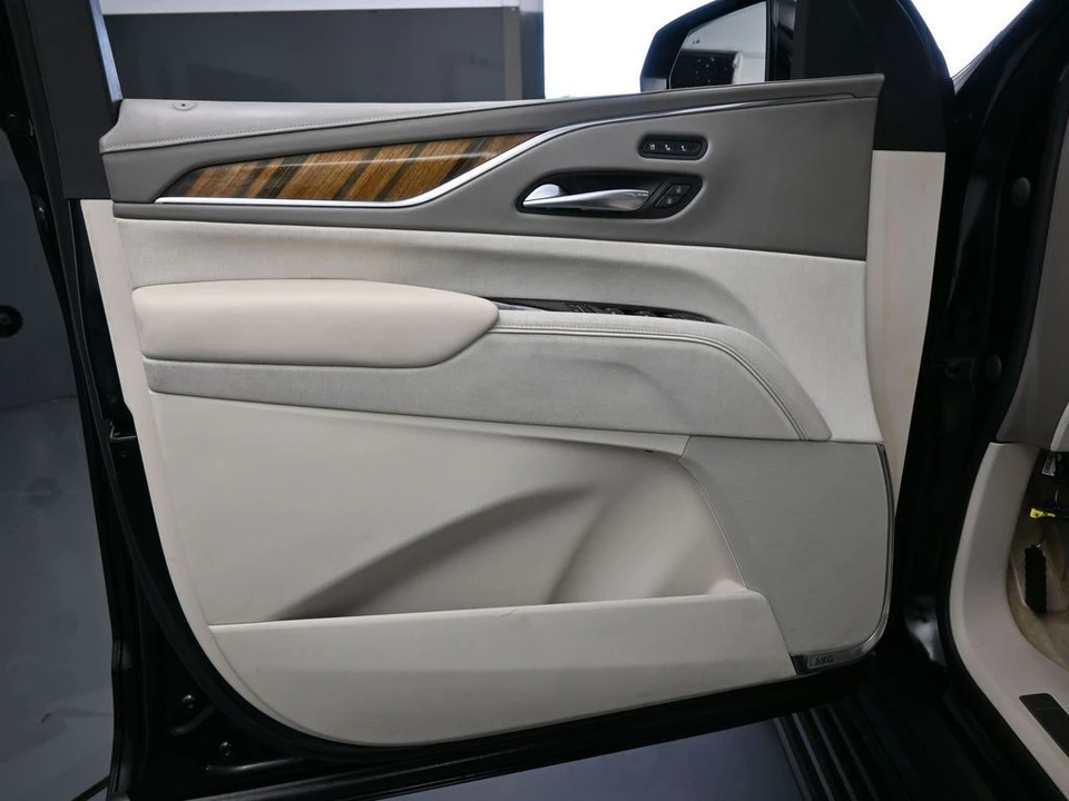 2021 Cadillac Escalade 5th Gen - Image 17 of 21
