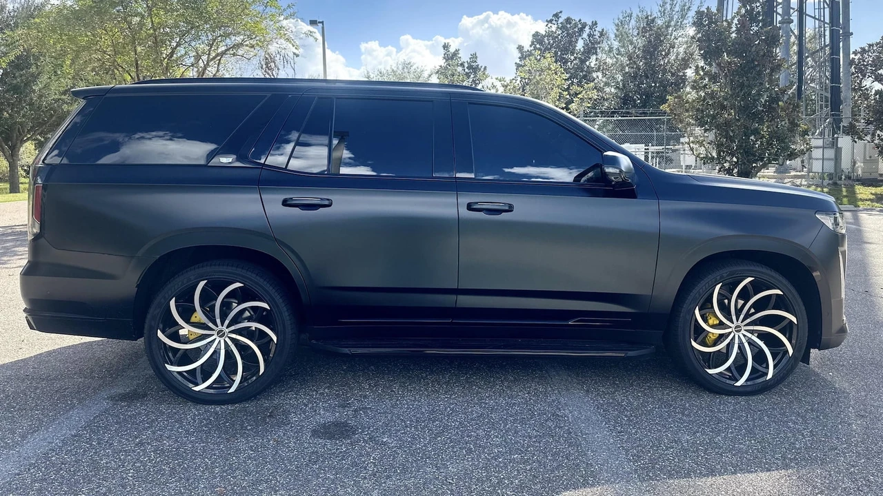 2021 Cadillac Escalade 5th Gen - Image 2 of 18