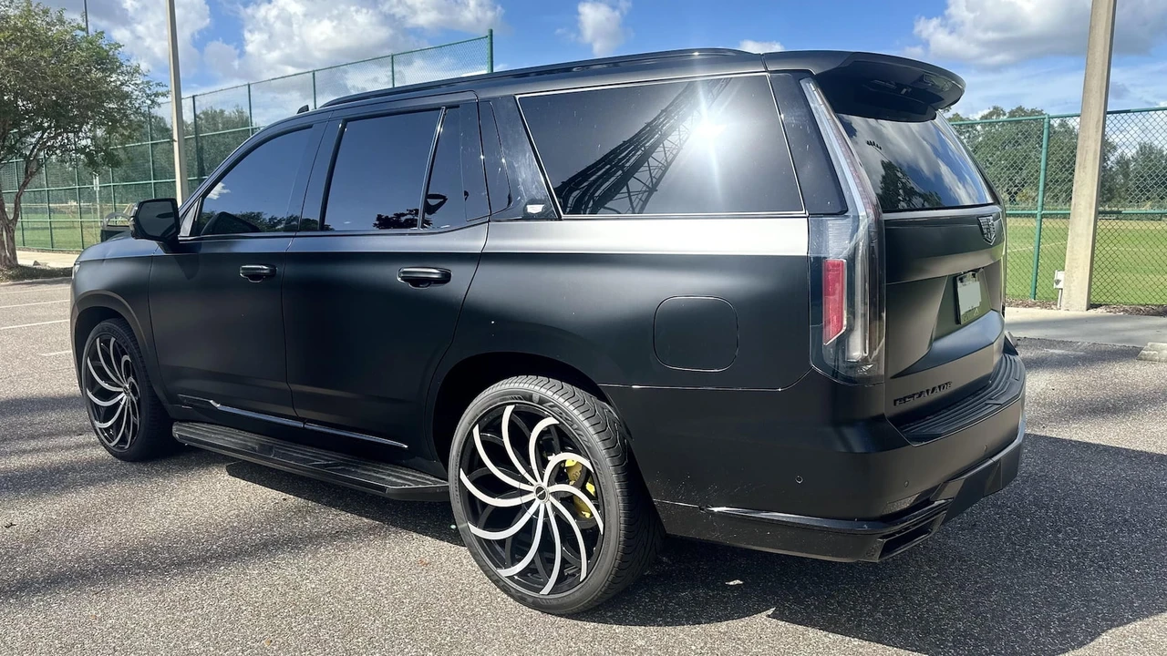 2021 Cadillac Escalade 5th Gen - Image 16 of 18