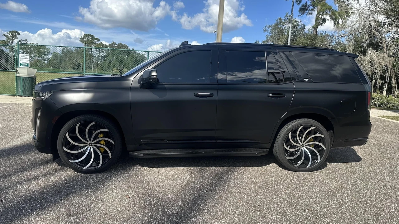 2021 Cadillac Escalade 5th Gen - Image 17 of 18