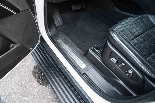 2021 Cadillac Escalade 5th Gen - Image 17 of 21