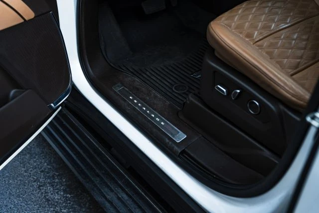 2021 Cadillac Escalade 5th Gen - Image 19 of 21