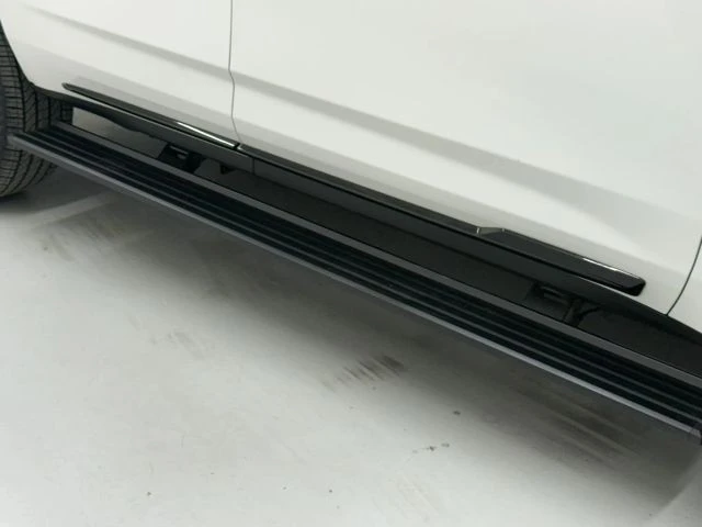 2021 Cadillac Escalade 5th Gen - Image 15 of 21