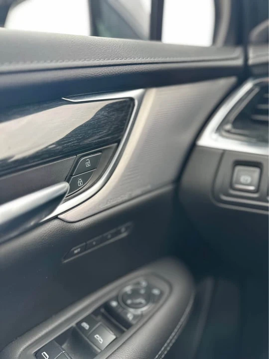 2021 Cadillac XT5 - Image 6 of 10