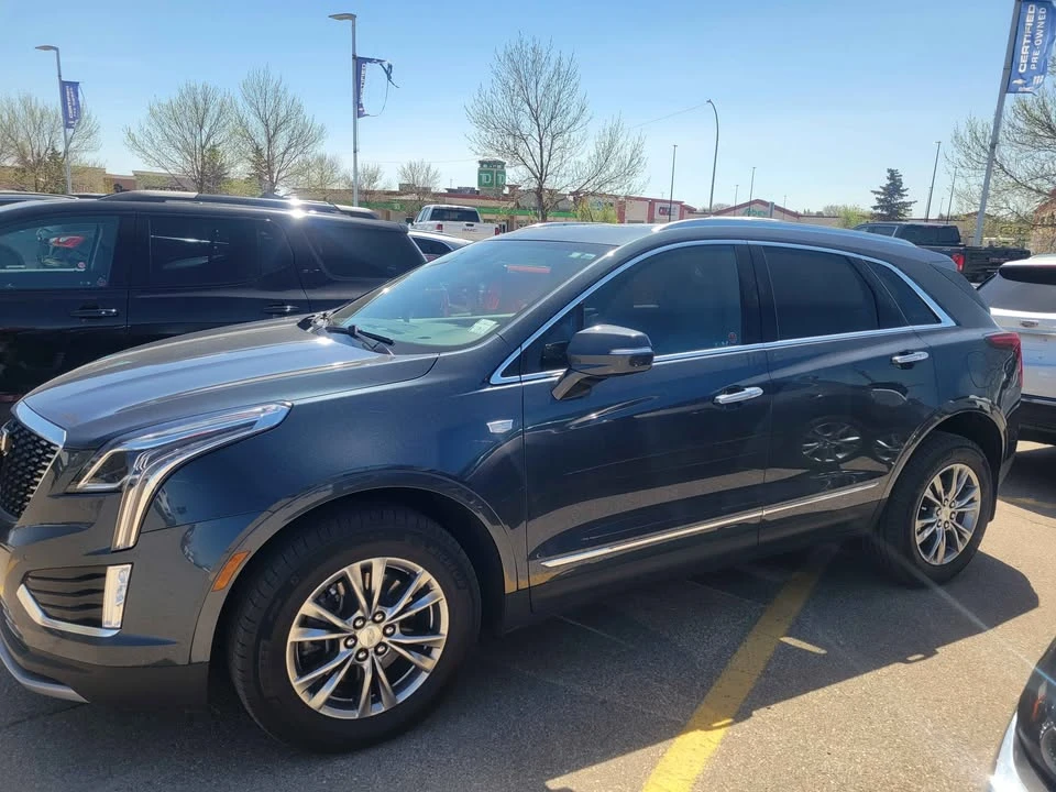 2021 Cadillac XT5 - Image 2 of 3