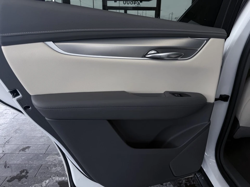 2021 Cadillac XT5 - Image 17 of 21