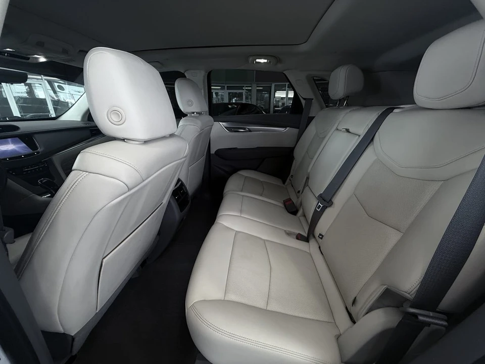 2021 Cadillac XT5 - Image 16 of 21