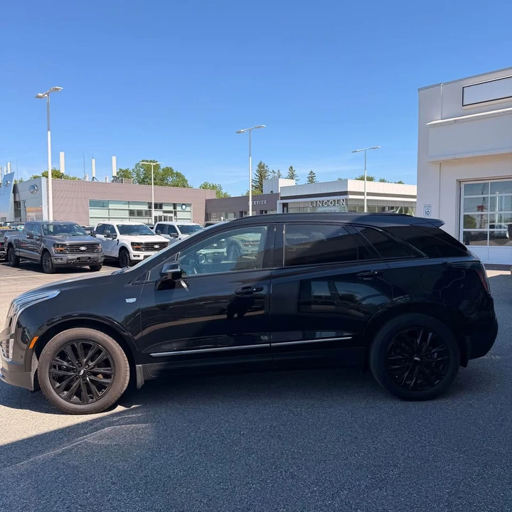 2021 Cadillac XT5 - Image 2 of 16