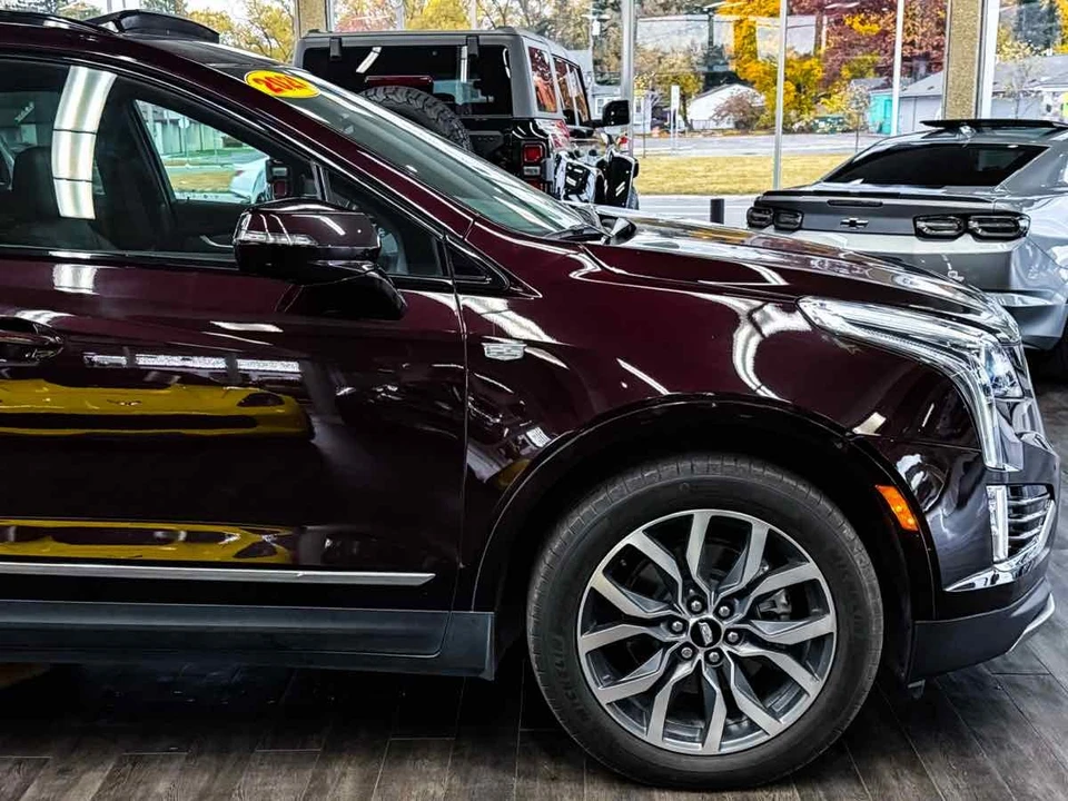 2021 Cadillac XT5 - Image 16 of 21