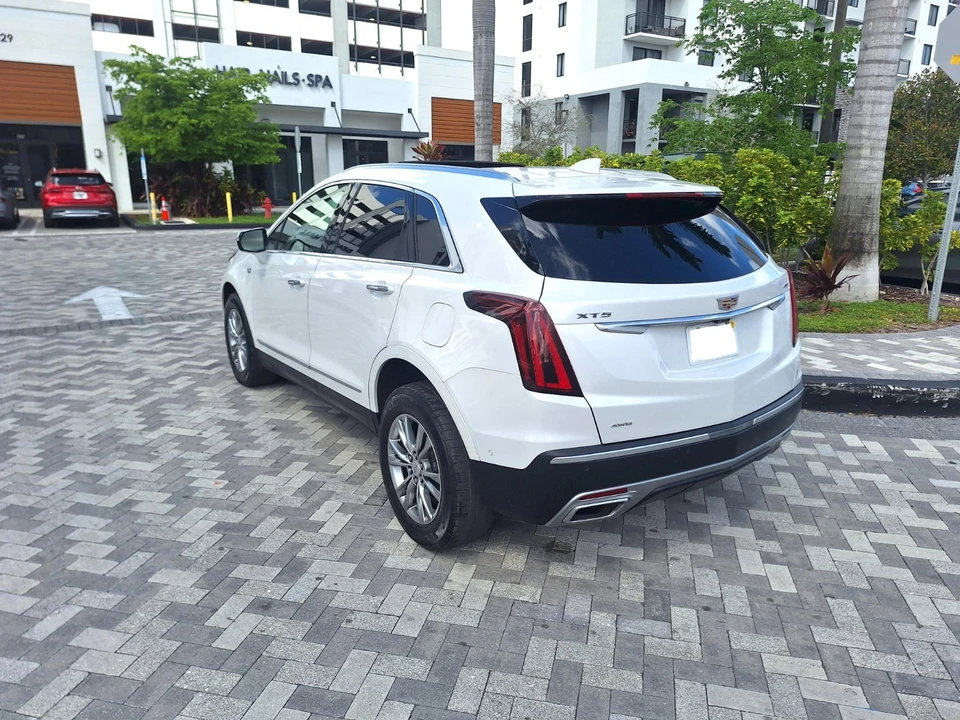 2021 Cadillac XT5 - Image 4 of 9