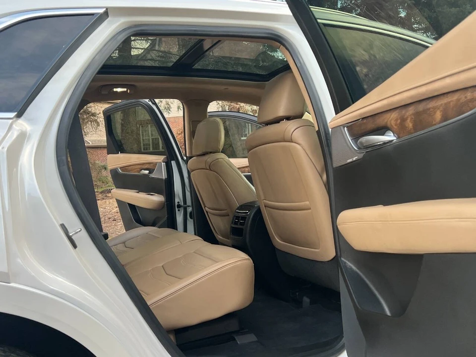 2021 Cadillac XT5 - Image 17 of 21
