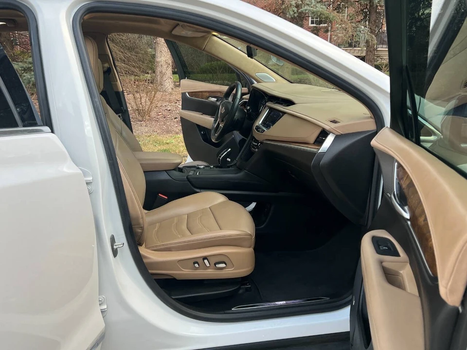2021 Cadillac XT5 - Image 16 of 21