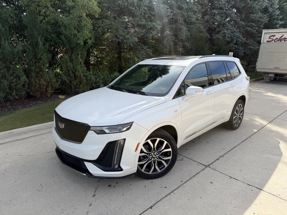 2021 Cadillac XT6 - Image 2 of 25