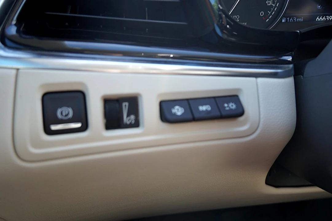 2021 Cadillac XT6 - Image 28 of 31