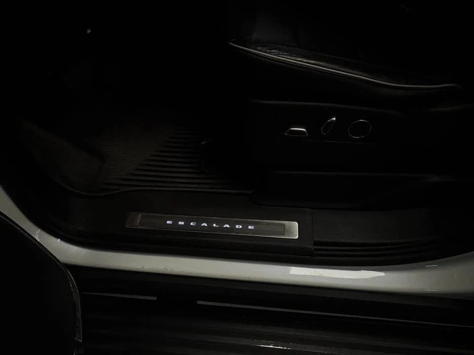2021 Cadillac Escalade 5th Gen - Image 9 of 11