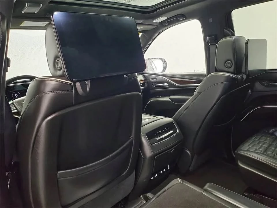 2021 Cadillac Escalade 5th Gen - Image 18 of 19