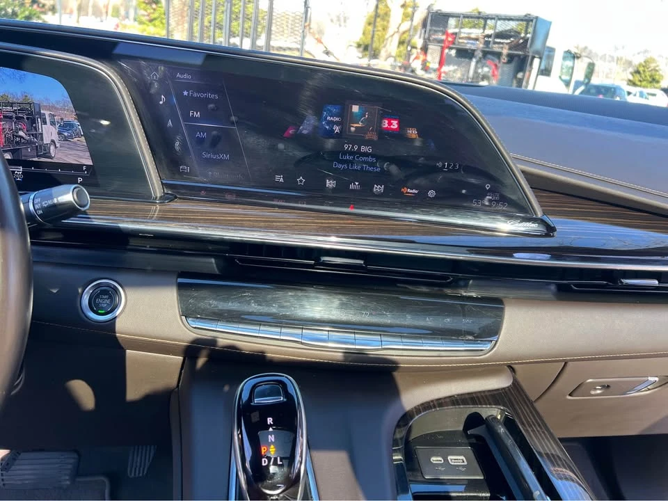 2021 Cadillac Escalade 5th Gen - Image 10 of 16