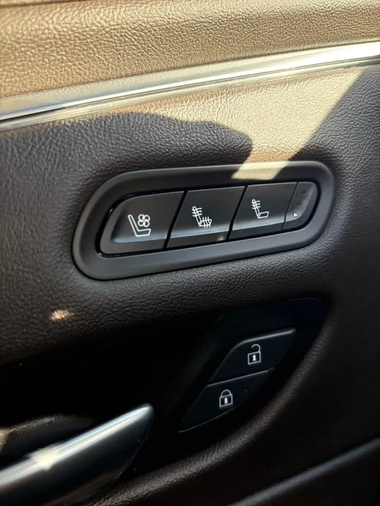 2021 Cadillac Escalade 5th Gen - Image 17 of 18