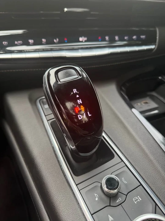 2021 Cadillac Escalade 5th Gen - Image 15 of 20