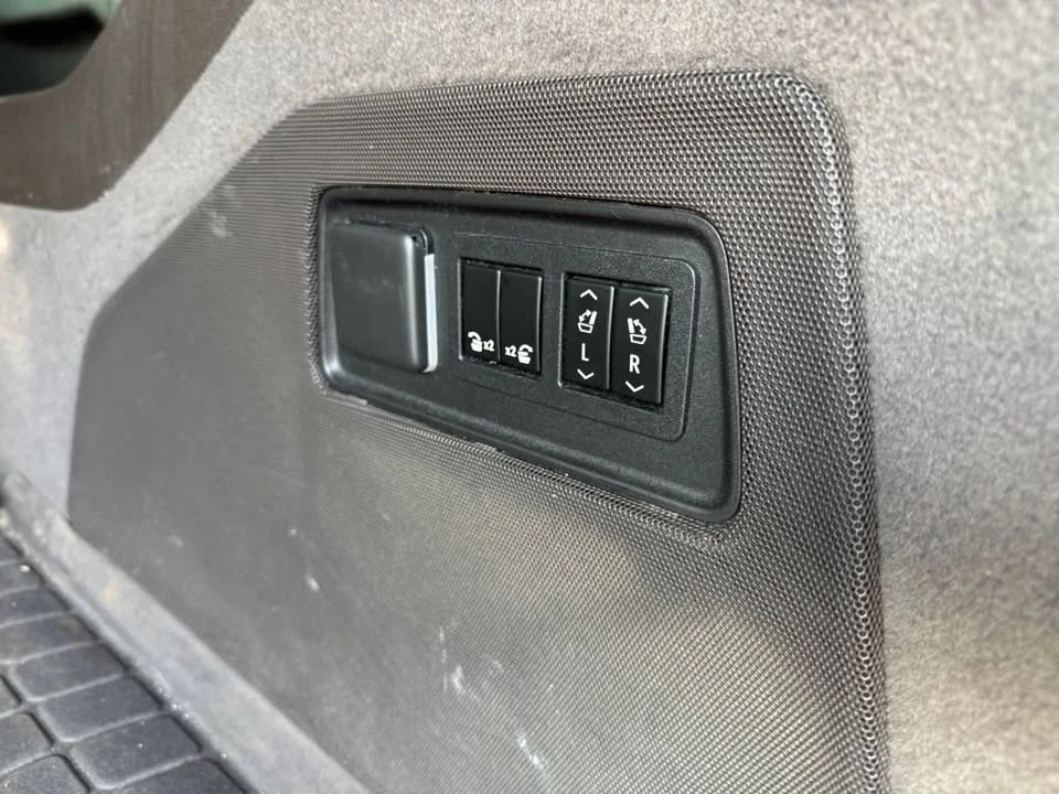 2021 Cadillac Escalade 5th Gen - Image 19 of 20