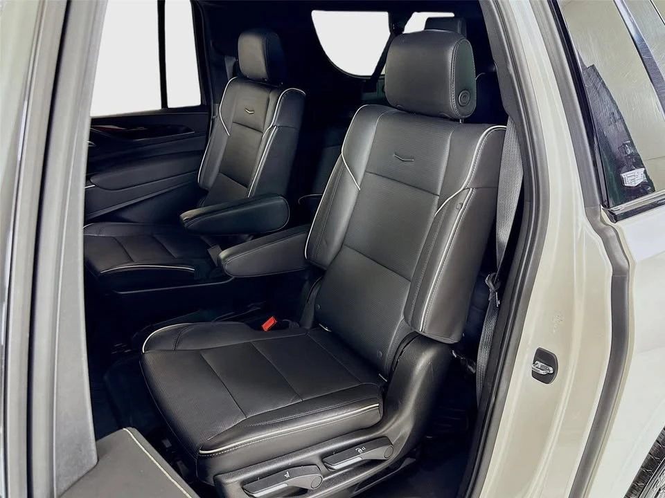 2021 Cadillac Escalade 5th Gen - Image 18 of 19