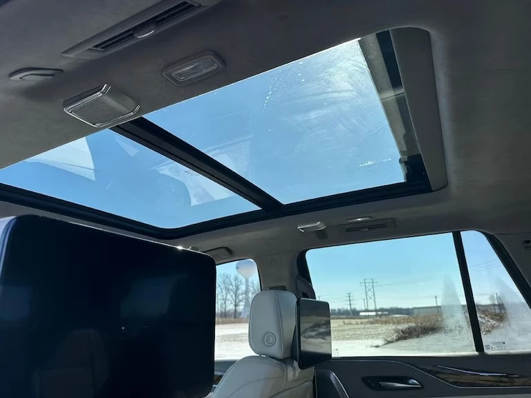 2021 Cadillac Escalade 5th Gen - Image 9 of 10