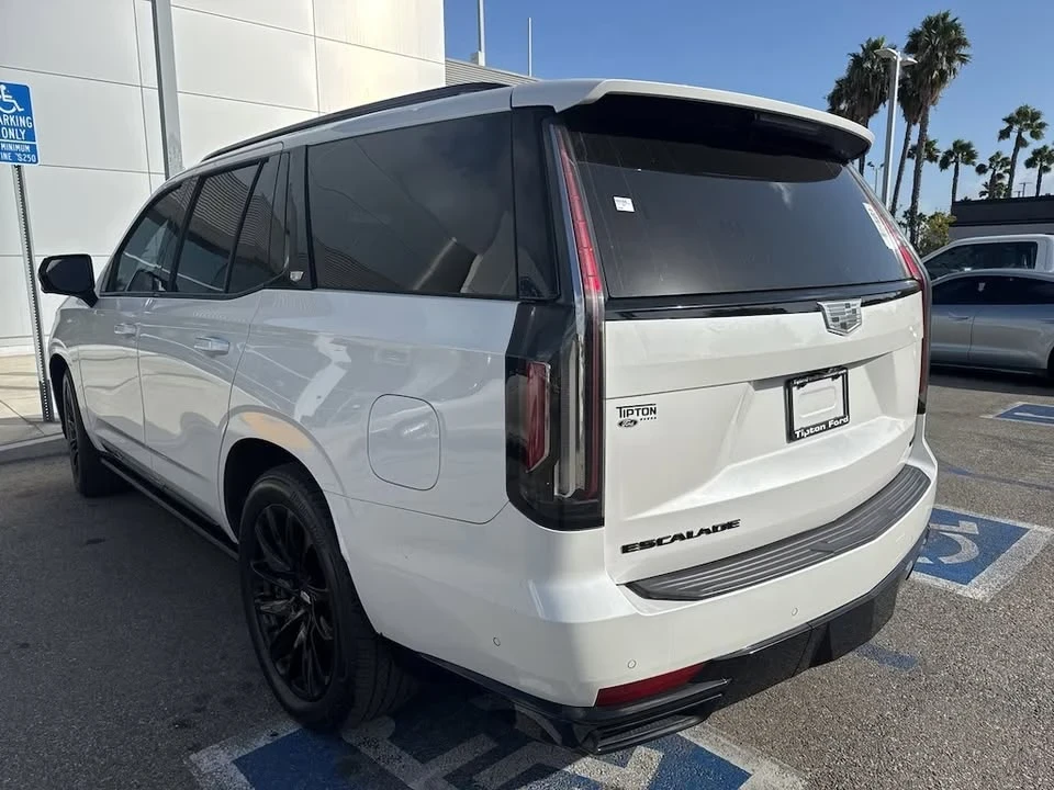 2021 Cadillac Escalade 5th Gen - Image 2 of 6