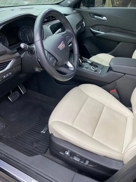 2021 Cadillac XT4 - Image 10 of 16