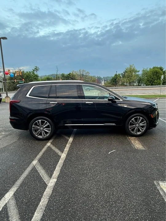 2021 Cadillac XT6 - Image 2 of 14