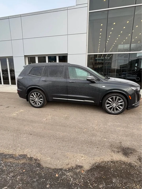 2021 Cadillac XT6 - Image 2 of 10