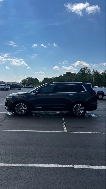 2021 Cadillac XT6 - Image 2 of 11
