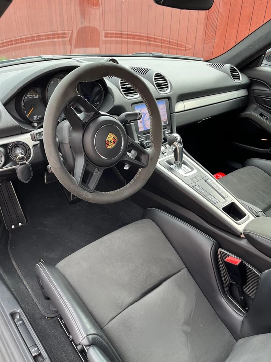 2021 Porsche 718 Cayman GT4 - Image 10 of 16