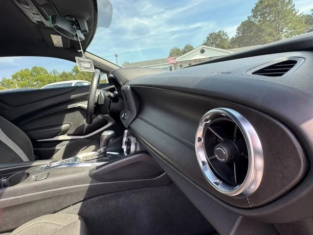 2021 Chevrolet Camaro - Image 18 of 31