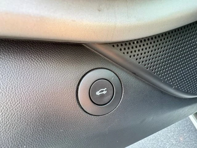 2021 Chevrolet Camaro - Image 28 of 31