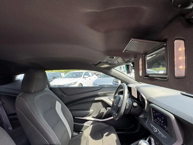 2021 Chevrolet Camaro - Image 17 of 31