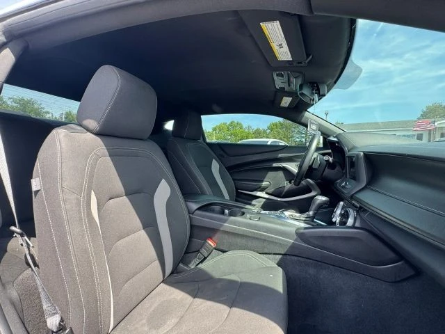 2021 Chevrolet Camaro - Image 13 of 31