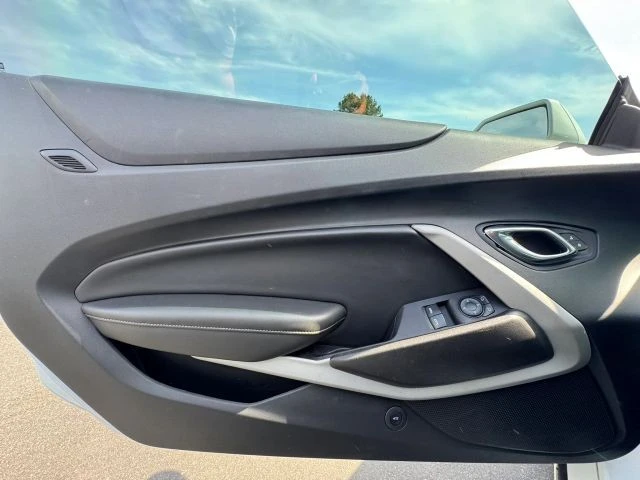2021 Chevrolet Camaro - Image 26 of 31