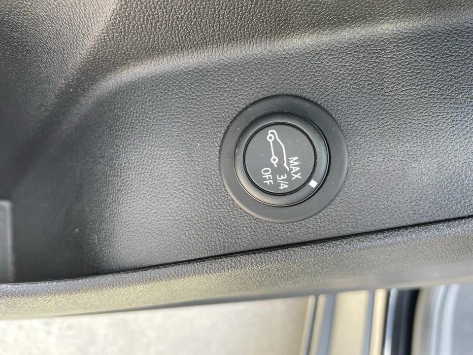 2021 Chevrolet Equinox - Image 15 of 31