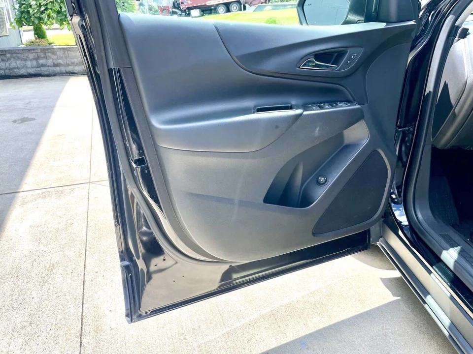 2021 Chevrolet Equinox - Image 13 of 31