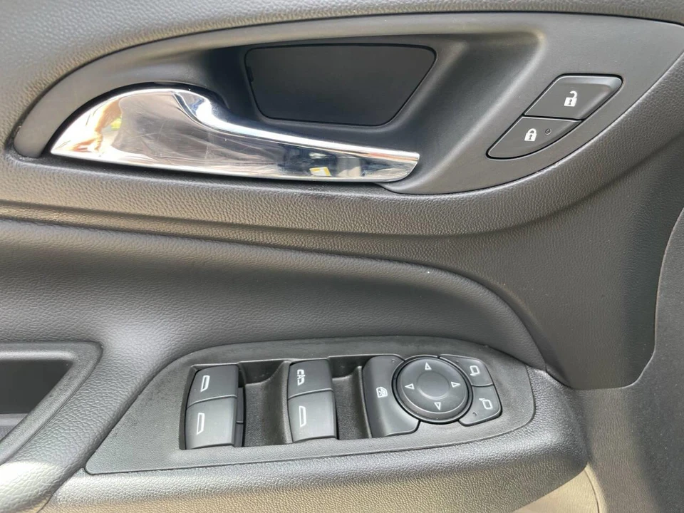 2021 Chevrolet Equinox - Image 12 of 31
