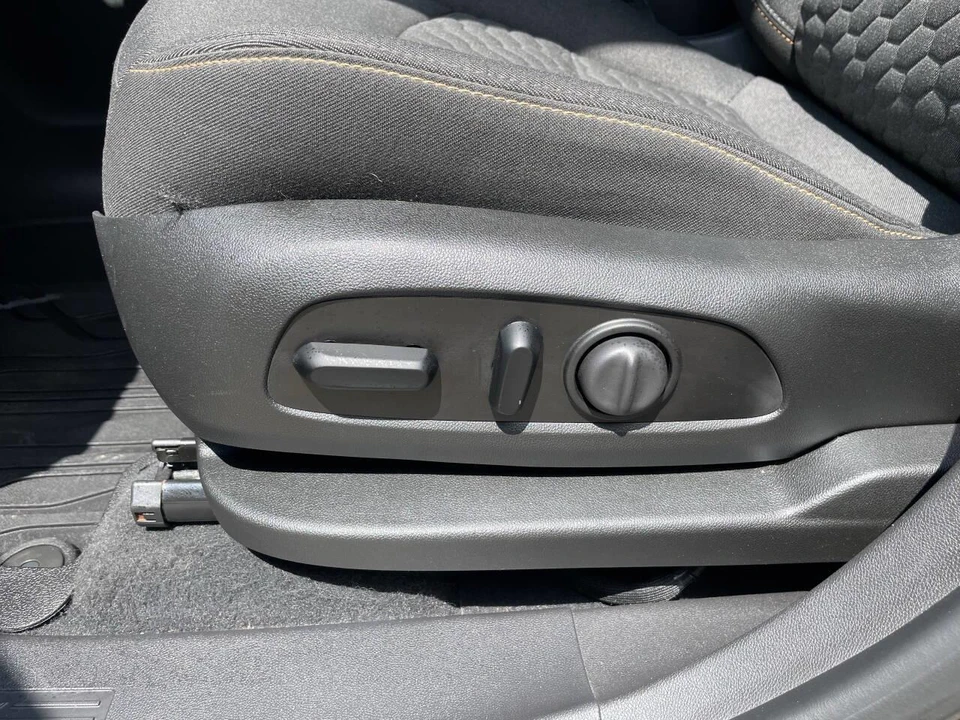 2021 Chevrolet Equinox - Image 20 of 31