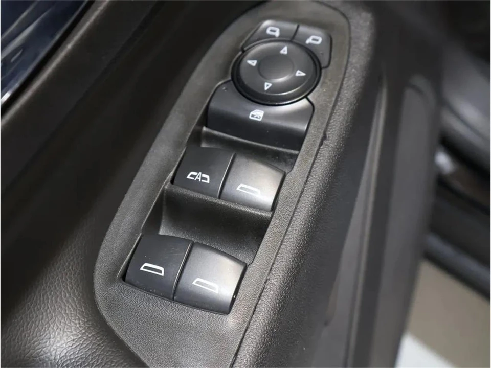 2021 Chevrolet Equinox - Image 11 of 31