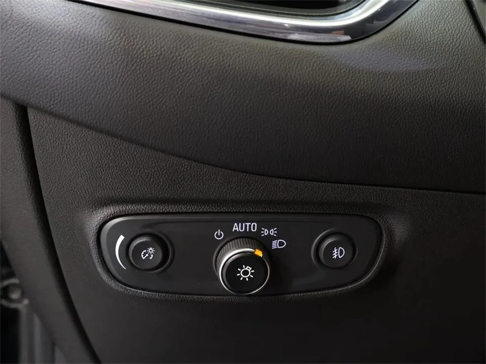 2021 Chevrolet Equinox - Image 16 of 31