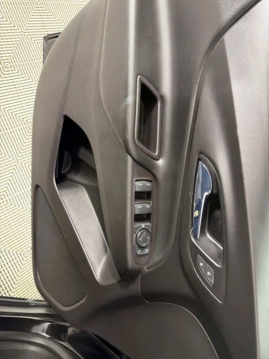 2021 Chevrolet Equinox - Image 10 of 12