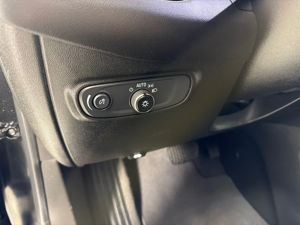 2021 Chevrolet Equinox - Image 13 of 21