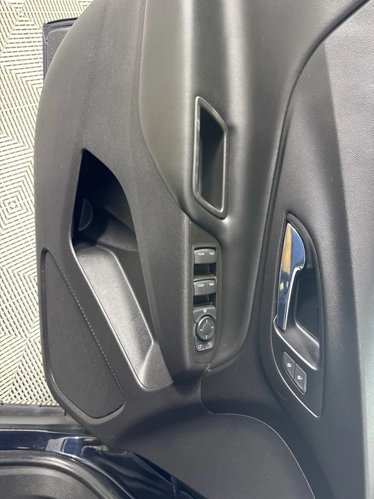 2021 Chevrolet Equinox - Image 11 of 21
